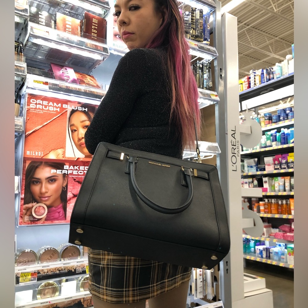 π₯Moving to @the_bag_guyπ₯Michael Kors - Dillon Saffiano Satchel-Black/Gold - Picture 5 of 16